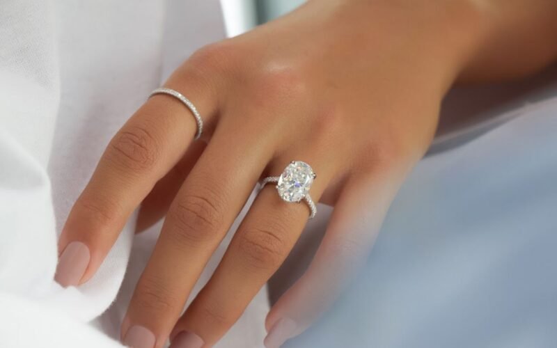 Top 5 Best Sellers â Oval-Shaped Engagement Rings