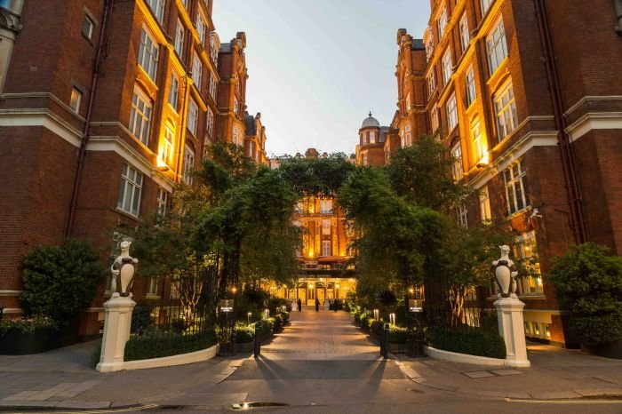 St. Ermin’s Hotel – A 4-Star Deluxe Hotel In the Heart of London