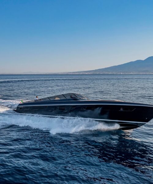 Luxury Yacht: The ITAMA 62RS from the Ferretti Group + Video